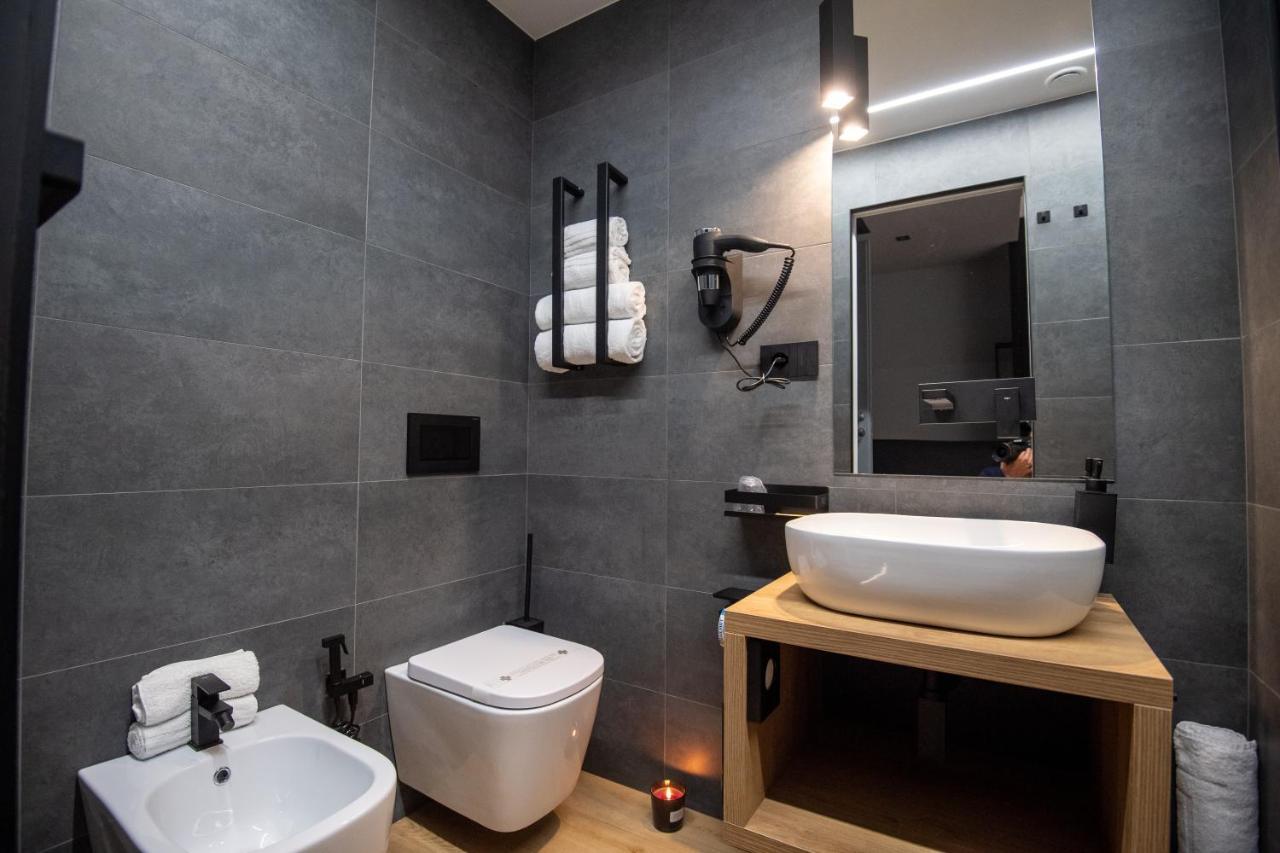 Contemporaneamente 147 - Modern & Comfort Rooms บารี ภายนอก รูปภาพ