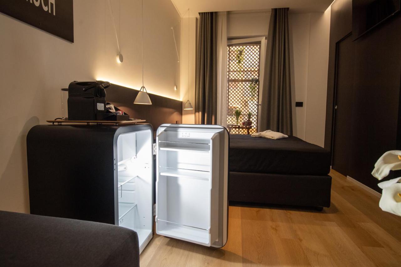 Contemporaneamente 147 - Modern & Comfort Rooms บารี ภายนอก รูปภาพ
