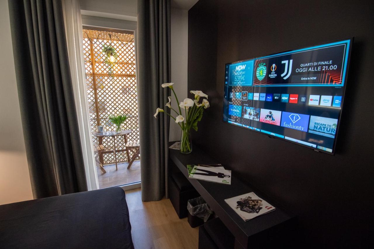 Contemporaneamente 147 - Modern & Comfort Rooms บารี ภายนอก รูปภาพ