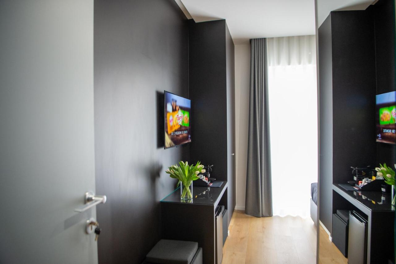 Contemporaneamente 147 - Modern & Comfort Rooms บารี ภายนอก รูปภาพ