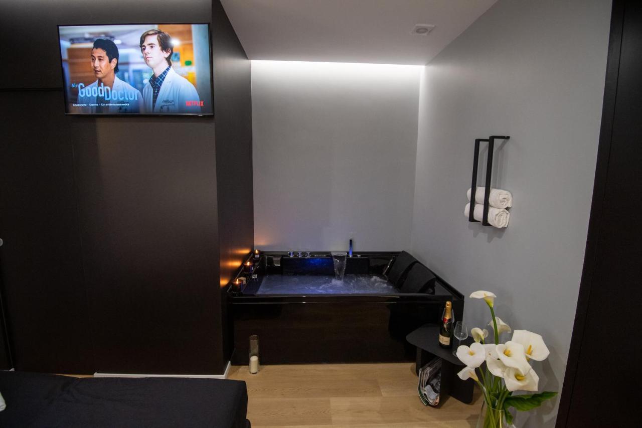 Contemporaneamente 147 - Modern & Comfort Rooms บารี ภายนอก รูปภาพ