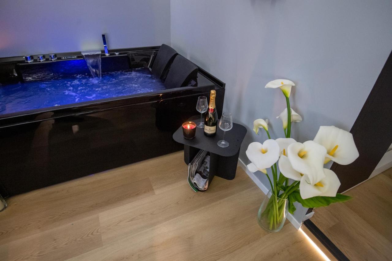 Contemporaneamente 147 - Modern & Comfort Rooms บารี ภายนอก รูปภาพ