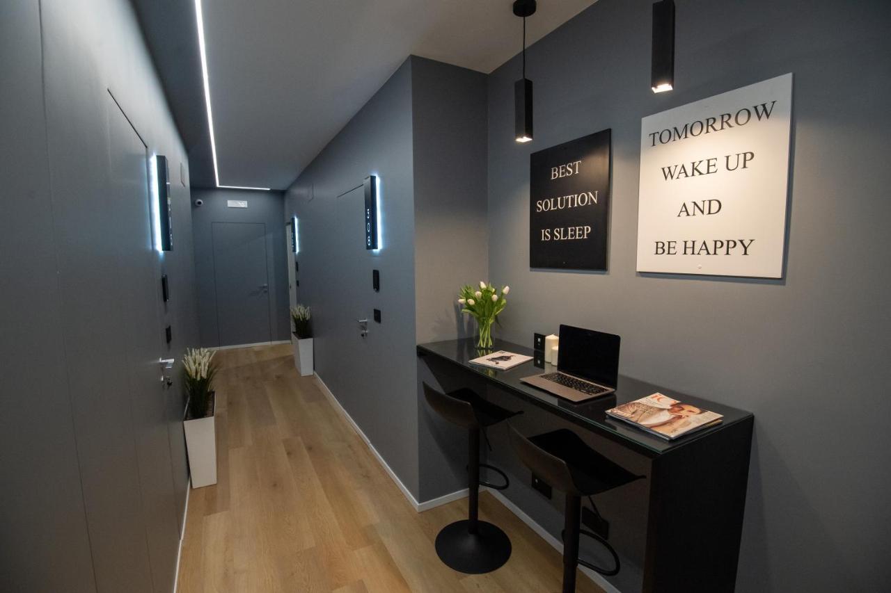 Contemporaneamente 147 - Modern & Comfort Rooms บารี ภายนอก รูปภาพ