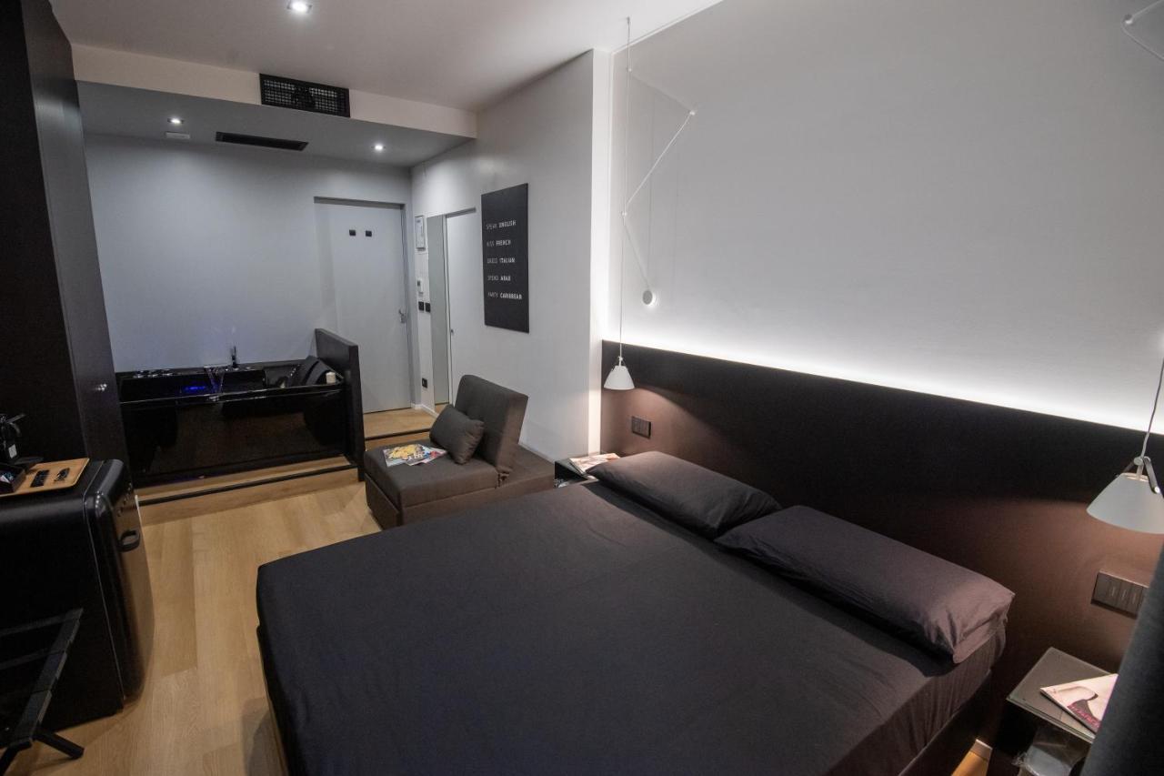Contemporaneamente 147 - Modern & Comfort Rooms บารี ภายนอก รูปภาพ